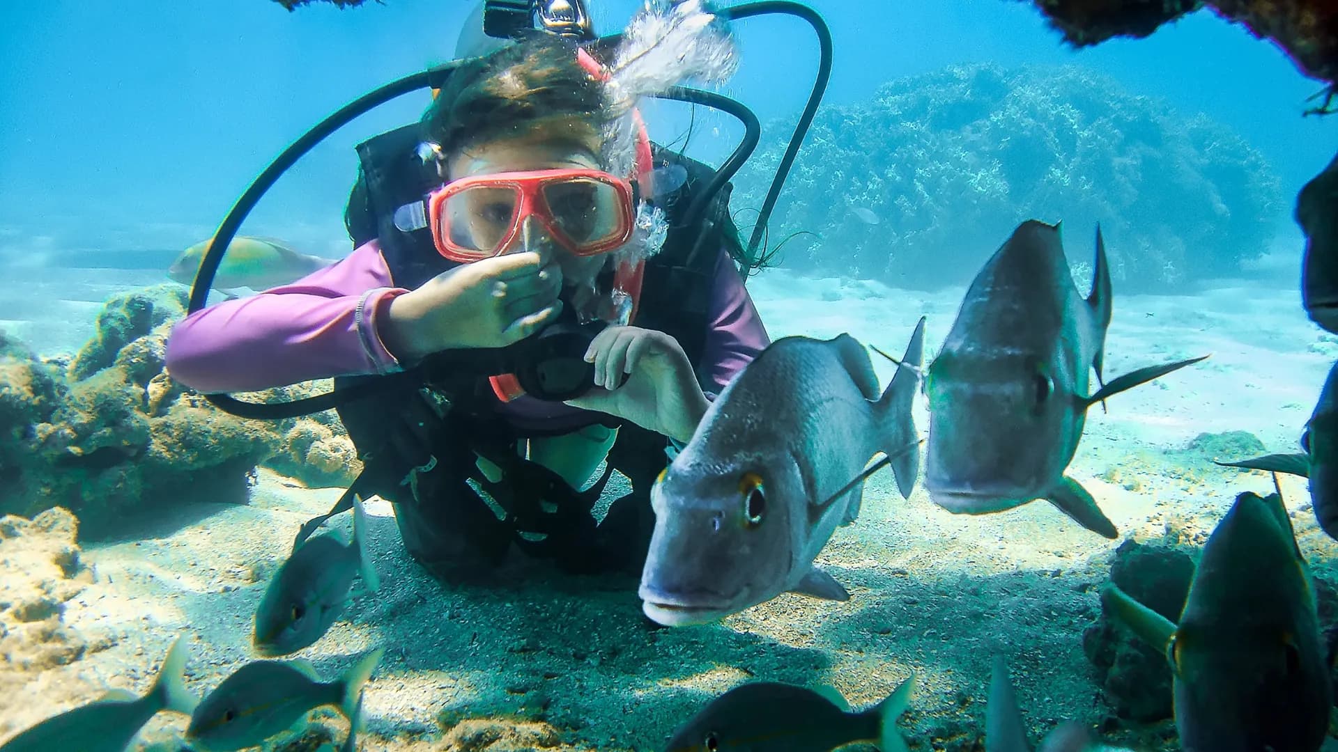 Kids enjoying the PADI Bubblemaker scuba diving program in Halkidiki
